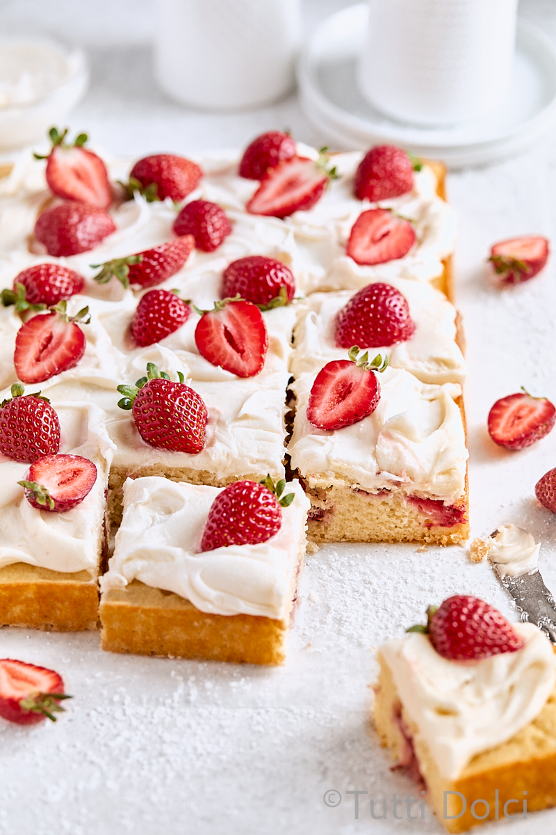 fresh strawberry sheet cake